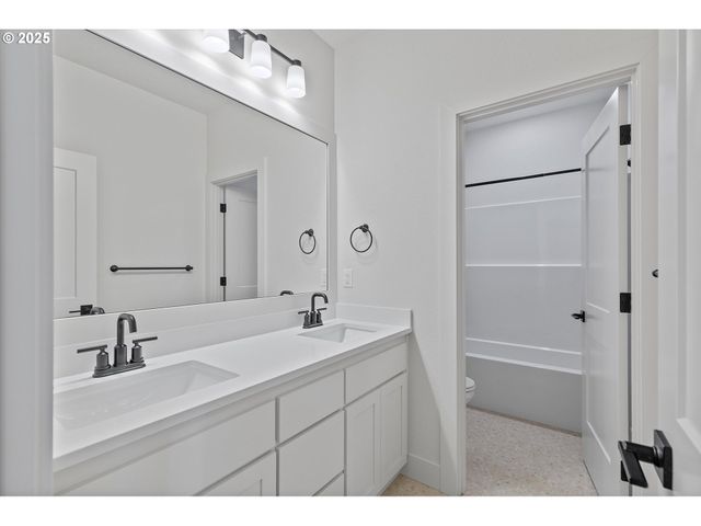 14994 Se Andre Way, Clackamas, OR 97015