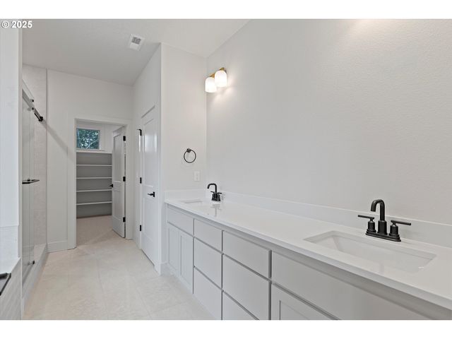 14994 Se Andre Way, Clackamas, OR 97015