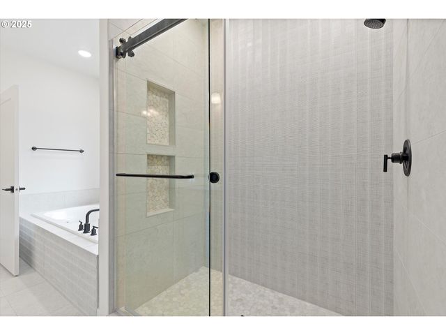 14994 Se Andre Way, Clackamas, OR 97015