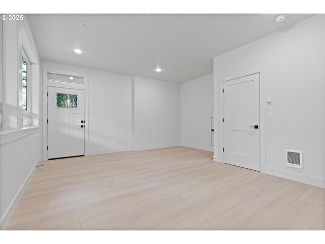 14994 Se Andre Way, Clackamas, OR 97015