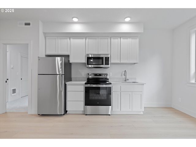 14994 Se Andre Way, Clackamas, OR 97015