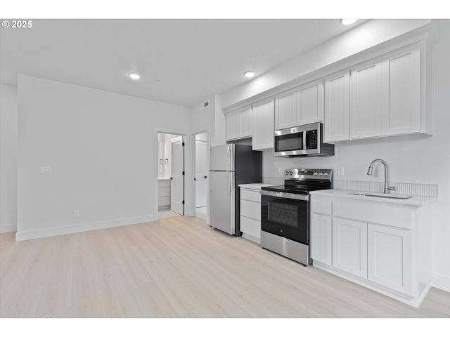 14994 Se Andre Way, Clackamas, OR 97015