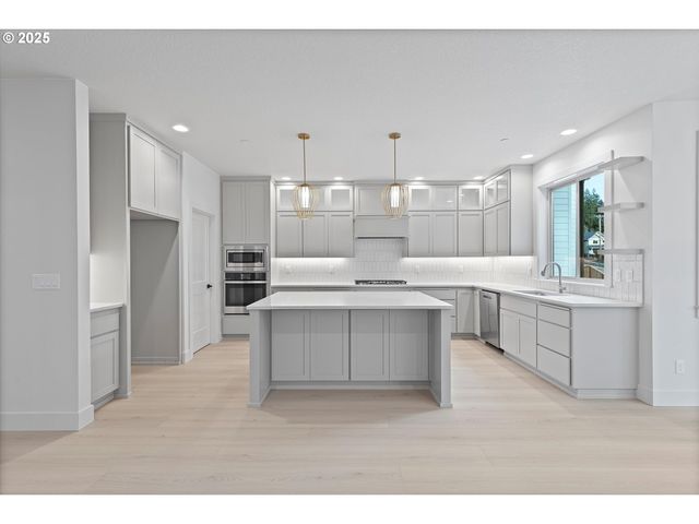 14994 Se Andre Way, Clackamas, OR 97015