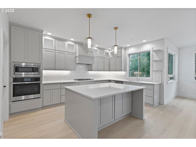 14994 Se Andre Way, Clackamas, OR 97015