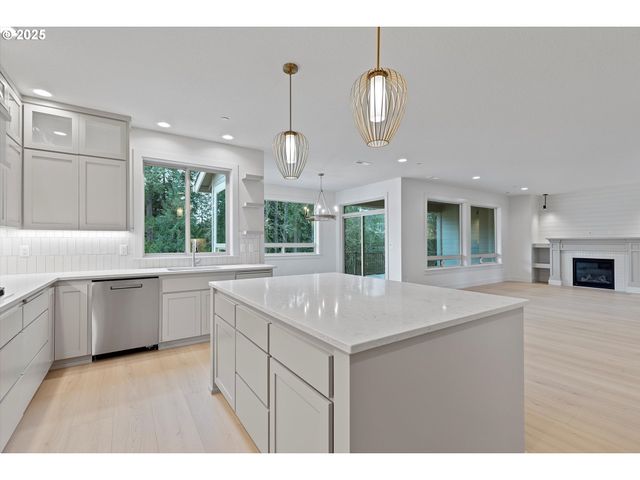 14994 Se Andre Way, Clackamas, OR 97015