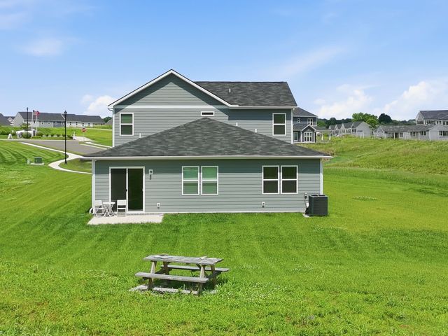 2002 Moulder Pl, Columbia, TN 38401