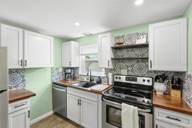 405 BAY POINT AVENUE, Nokomis, FL 34275