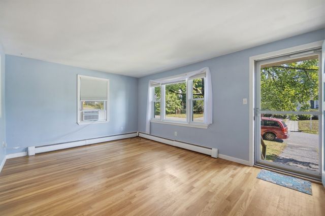 26 Sunset Rd, Dracut, MA 01826