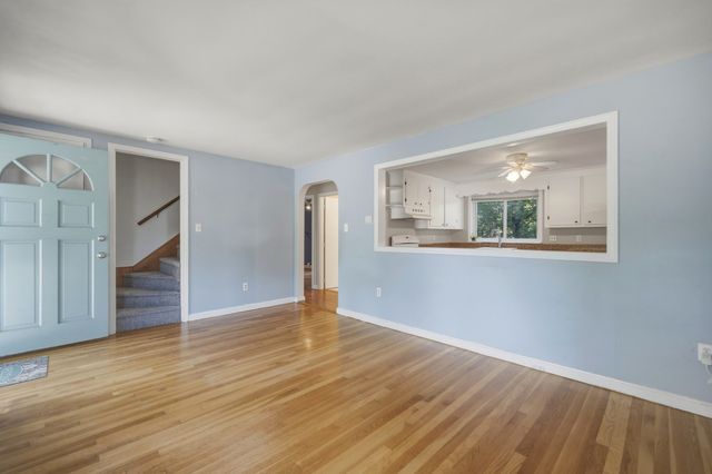 26 Sunset Rd, Dracut, MA 01826