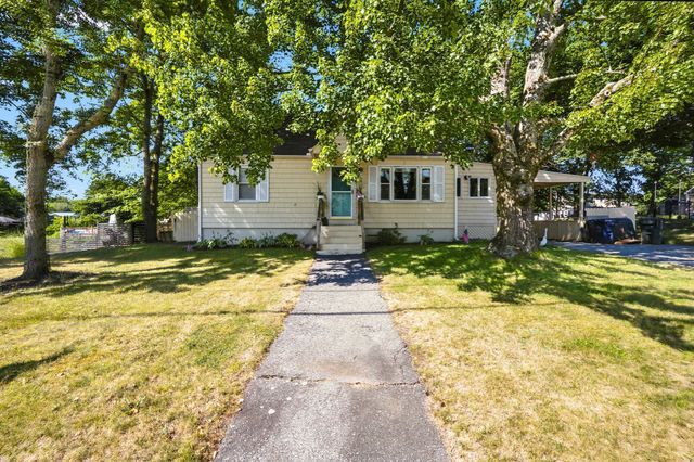26 Sunset Rd, Dracut, MA 01826
