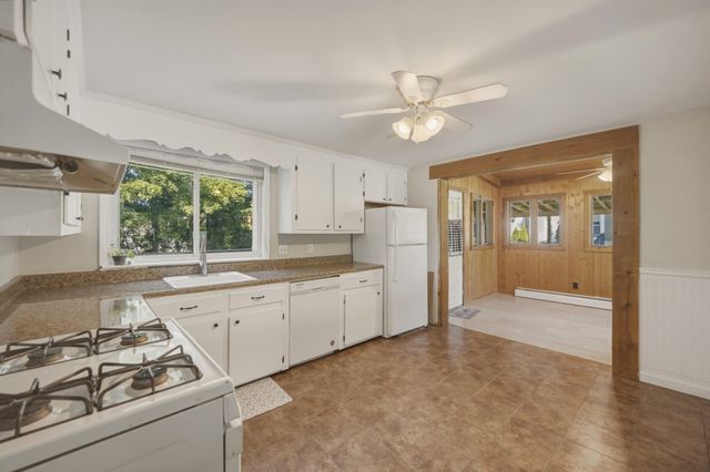 26 Sunset Rd, Dracut, MA 01826