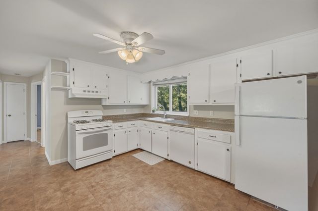 26 Sunset Rd, Dracut, MA 01826