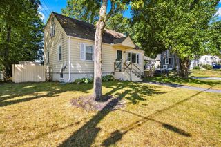 26 Sunset Rd, Dracut, MA 01826