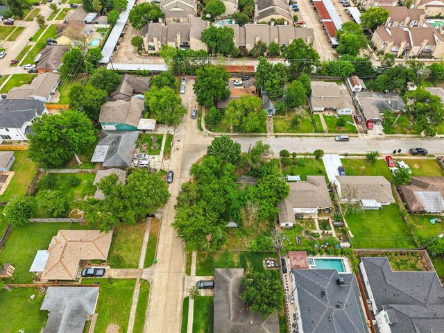 1949 Huge Oaks Street, Houston, TX 77055