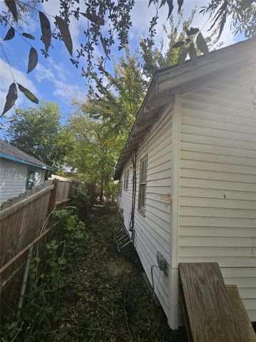 104 Foyce Street, Houston, TX 77022