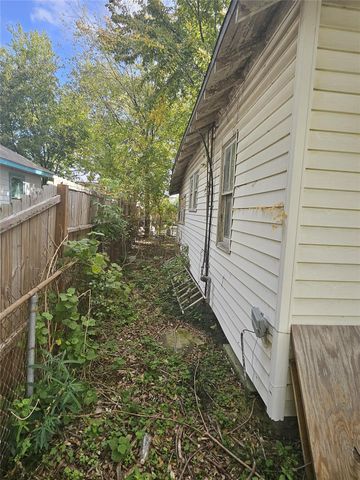 104 Foyce Street, Houston, TX 77022