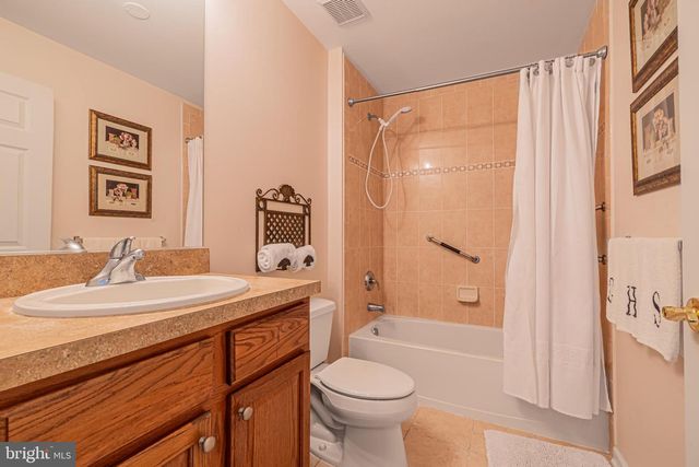18 LEWIS DR, Mays Landing, NJ 08330