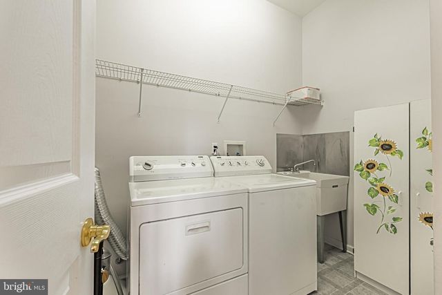 18 LEWIS DR, Mays Landing, NJ 08330