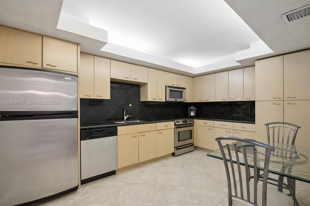 5001 Collins Ave 9H, Miami Beach, FL 33140