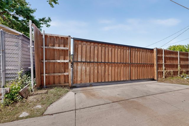 1514 Douglas Drive, Garland, TX 75041