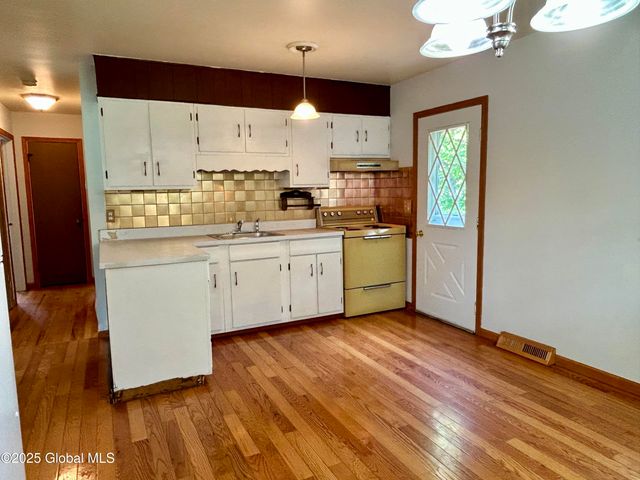 12 Madison Avenue, Troy, NY 12180