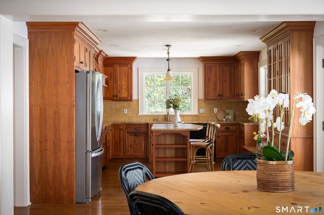 231 Roxbury Road, Stamford, CT 06902