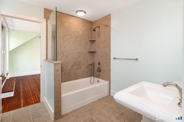 231 Roxbury Road, Stamford, CT 06902