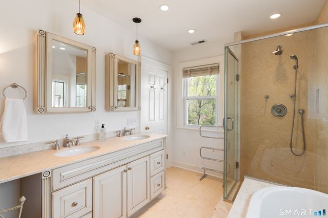 231 Roxbury Road, Stamford, CT 06902