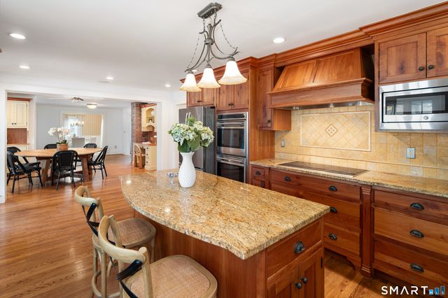 231 Roxbury Road, Stamford, CT 06902