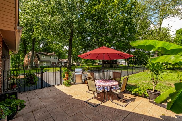 315 Raintree Dr, Hendersonville, TN 37075