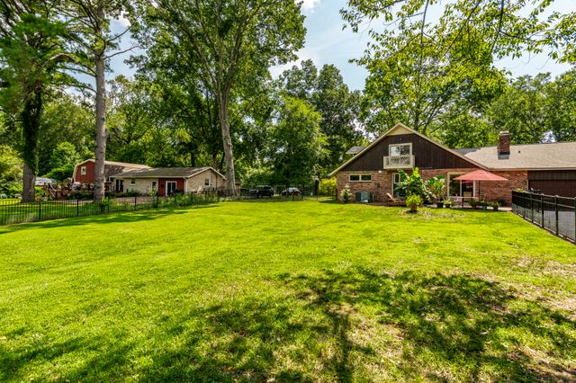315 Raintree Dr, Hendersonville, TN 37075