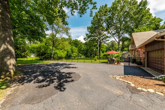 315 Raintree Dr, Hendersonville, TN 37075