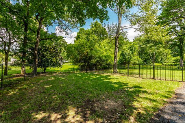 315 Raintree Dr, Hendersonville, TN 37075