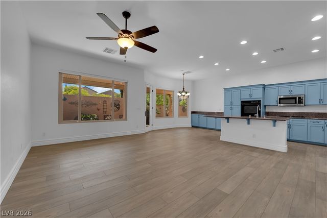801 White Falcon Street, Las Vegas, NV 89144