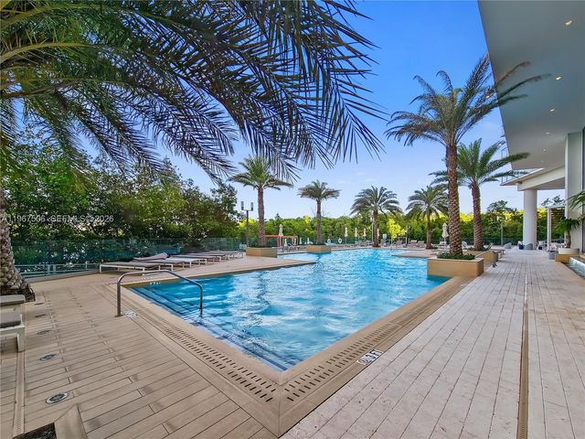 16385 Biscayne Blvd 3020, North Miami Beach, FL 33160