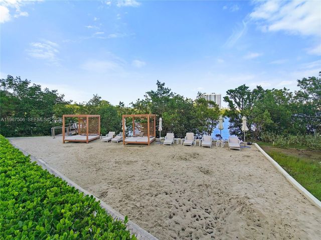 16385 Biscayne Blvd 3020, North Miami Beach, FL 33160