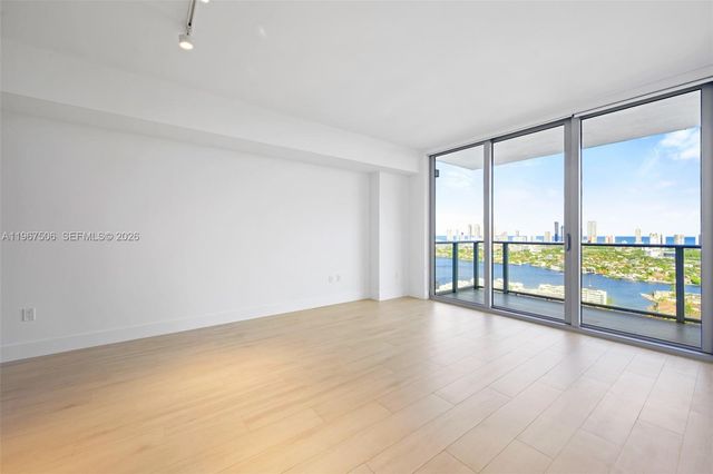 16385 Biscayne Blvd 3020, North Miami Beach, FL 33160