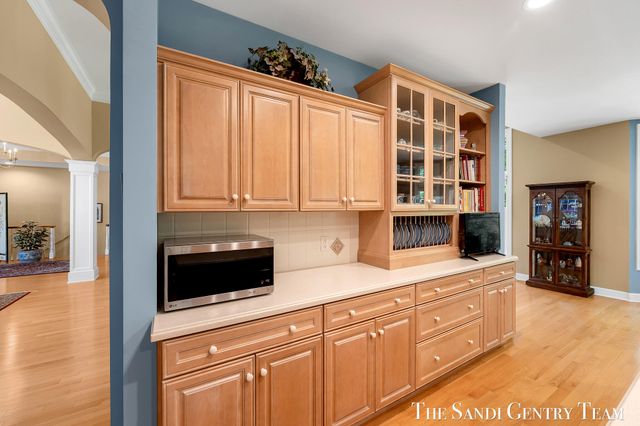 18090 Wildwood Springs Parkway, Spring Lake Twp, MI 49456