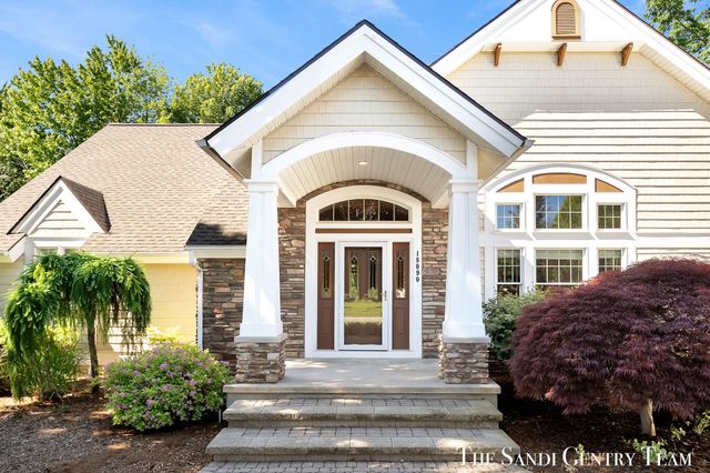 18090 Wildwood Springs Parkway, Spring Lake Twp, MI 49456