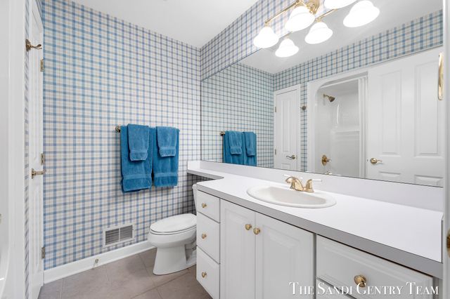 18090 Wildwood Springs Parkway, Spring Lake Twp, MI 49456