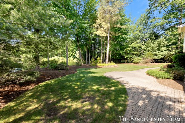 18090 Wildwood Springs Parkway, Spring Lake Twp, MI 49456