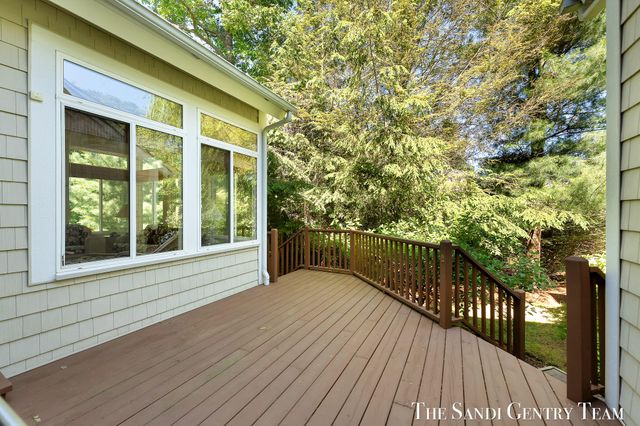 18090 Wildwood Springs Parkway, Spring Lake Twp, MI 49456
