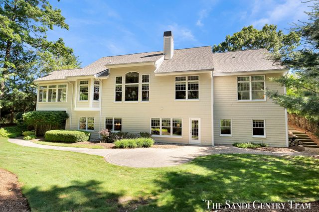 18090 Wildwood Springs Parkway, Spring Lake Twp, MI 49456