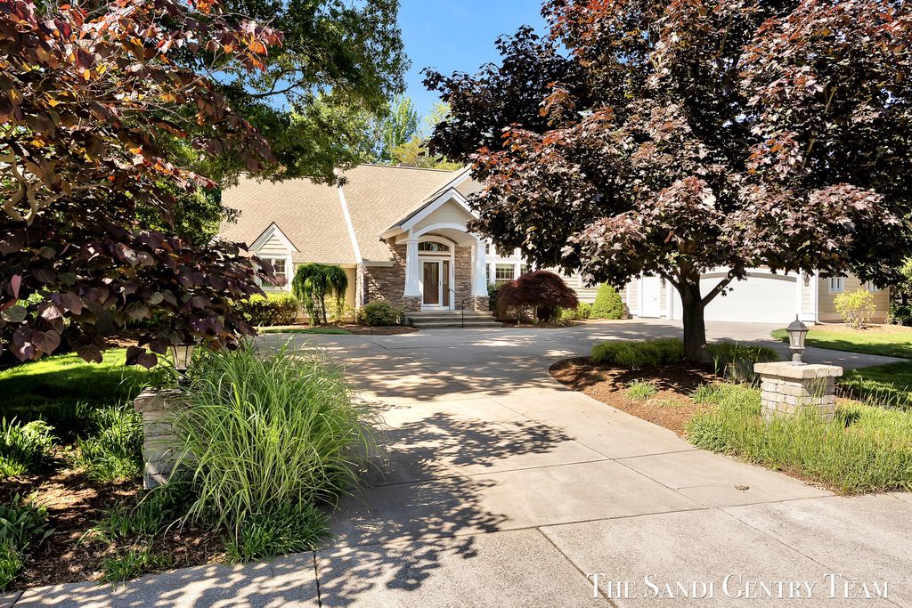 18090 Wildwood Springs Parkway, Spring Lake Twp, MI 49456