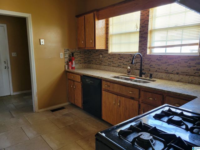 5528 AVENUE Q, Birmingham, AL 35208