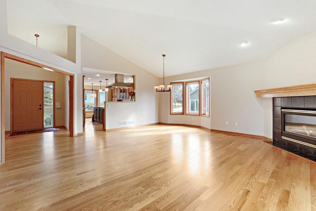 9934 Old Wagon Trail, Eden Prairie, MN 55347