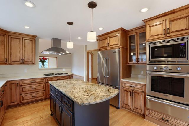 9934 Old Wagon Trail, Eden Prairie, MN 55347