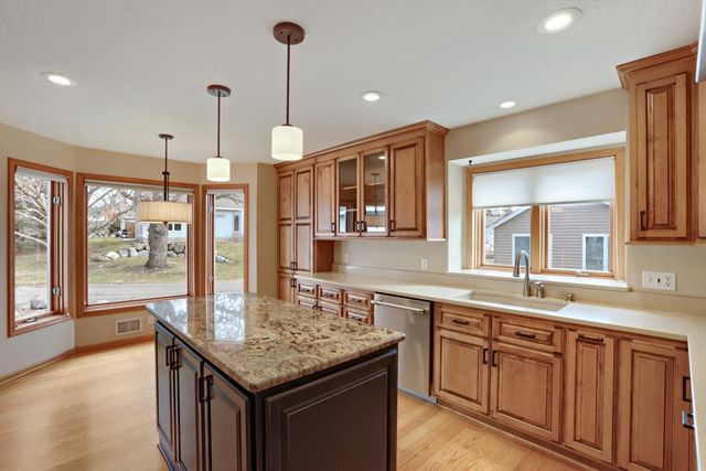 9934 Old Wagon Trail, Eden Prairie, MN 55347