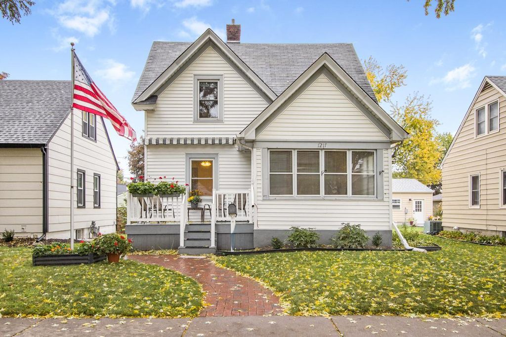 1211 Juliet Avenue, Saint Paul, MN 55105