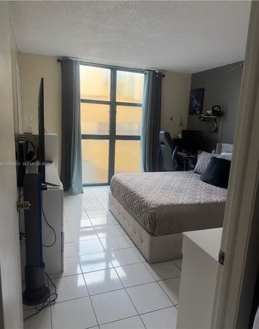 11800 SW 18th St 222-4, Miami, FL 33175